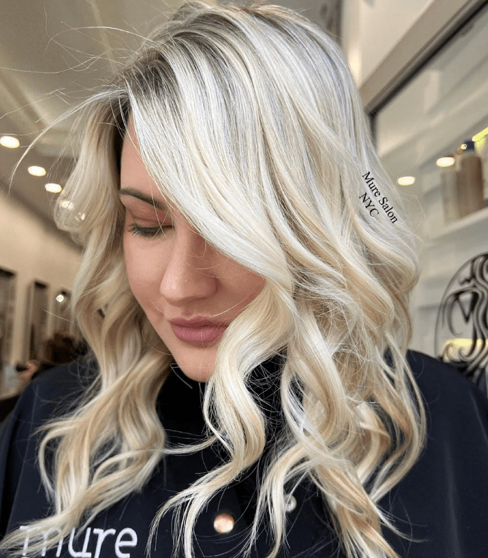 Lady with gorgeous blonde highlights in Manhattan, NYC.